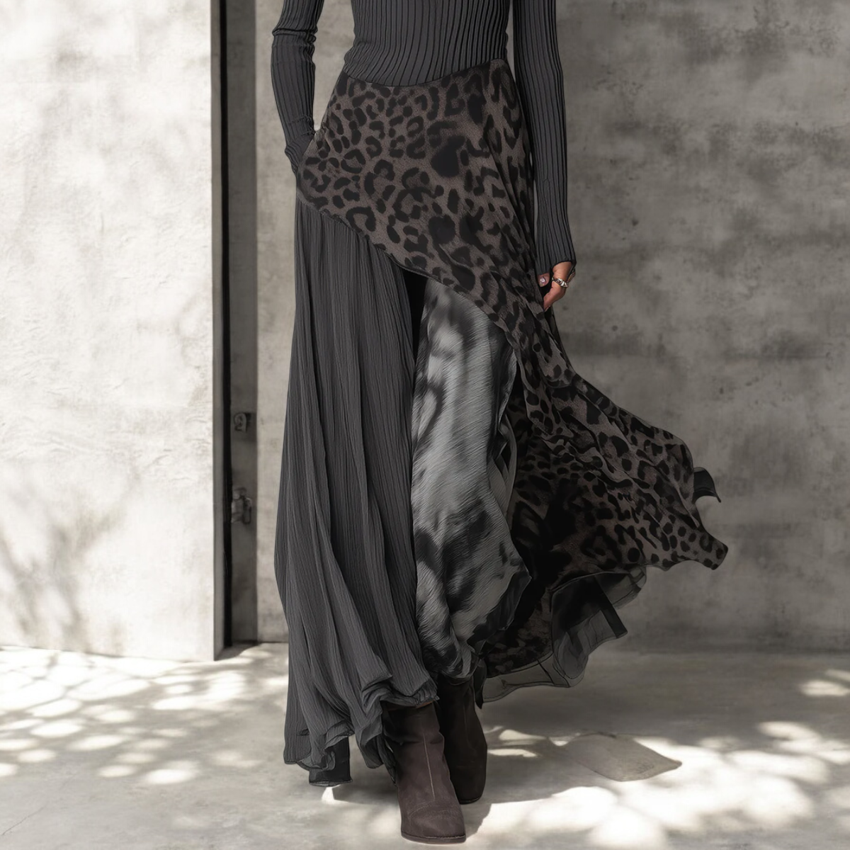 NKEM - Long Dress with Elegant Leopard Print and Flattering Flow