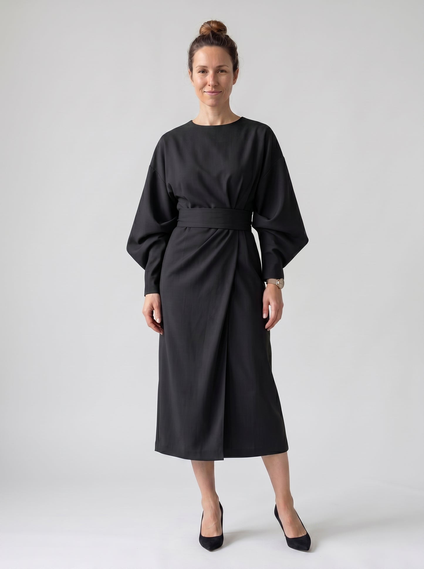 Vera | Elegant Maxi Dress with Belted Waist & Wide Sleeves — Black_front