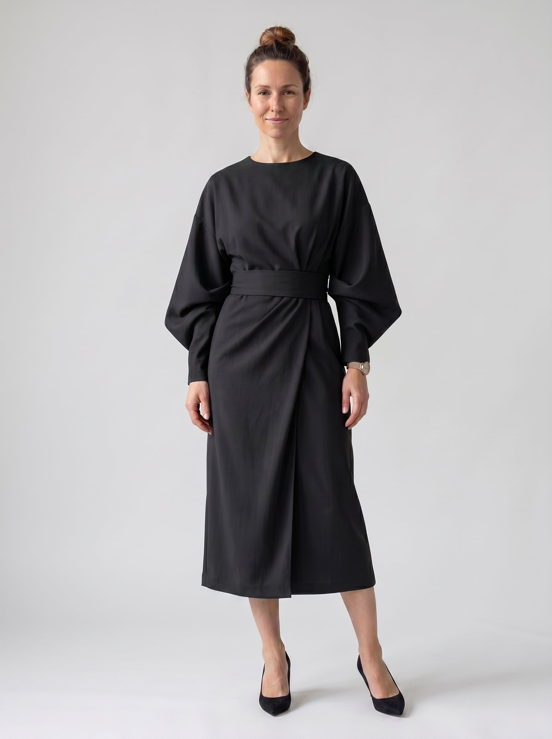 Vera | Elegant Maxi Dress with Belted Waist & Wide Sleeves — Black_front