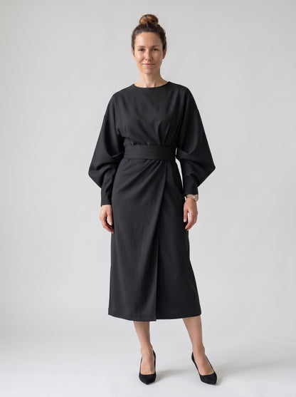 Vera | Elegant Maxi Dress with Belted Waist & Wide Sleeves — Black_front