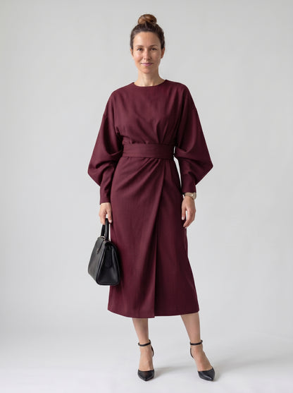 Vera | Elegant Maxi Dress with Belted Waist & Wide Sleeves — Burgundy_front