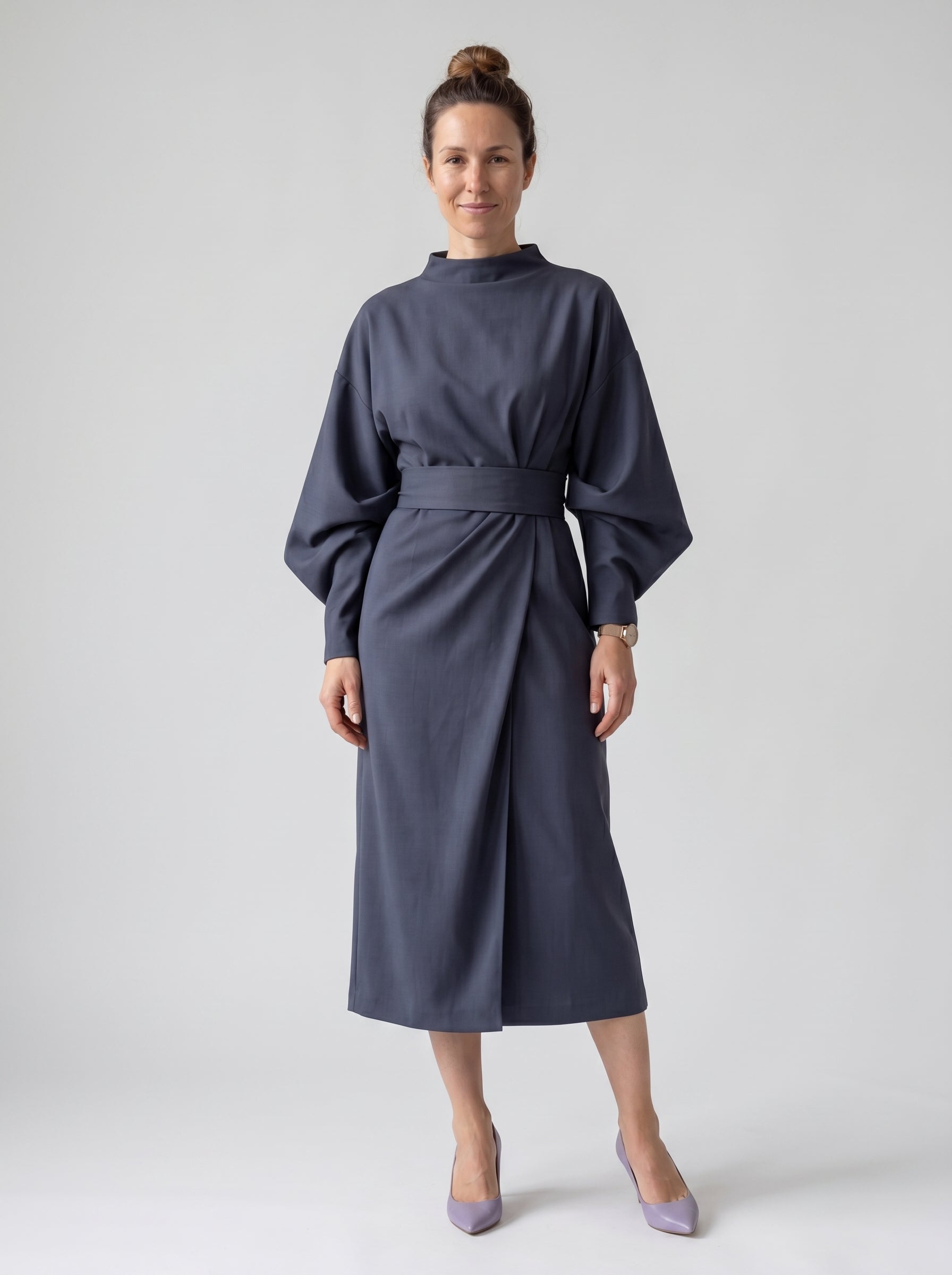 Vera | Elegant Maxi Dress with Belted Waist & Wide Sleeves — Navy Blue_front